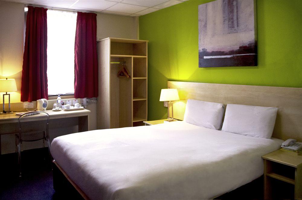 Hotel Ibis Styles London Walthamstow Exterior foto